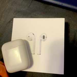 AirPods